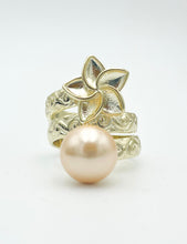 Load image into Gallery viewer, Gold Floral Pearl
