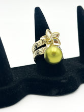 Load image into Gallery viewer, Floral Pearl Ring
